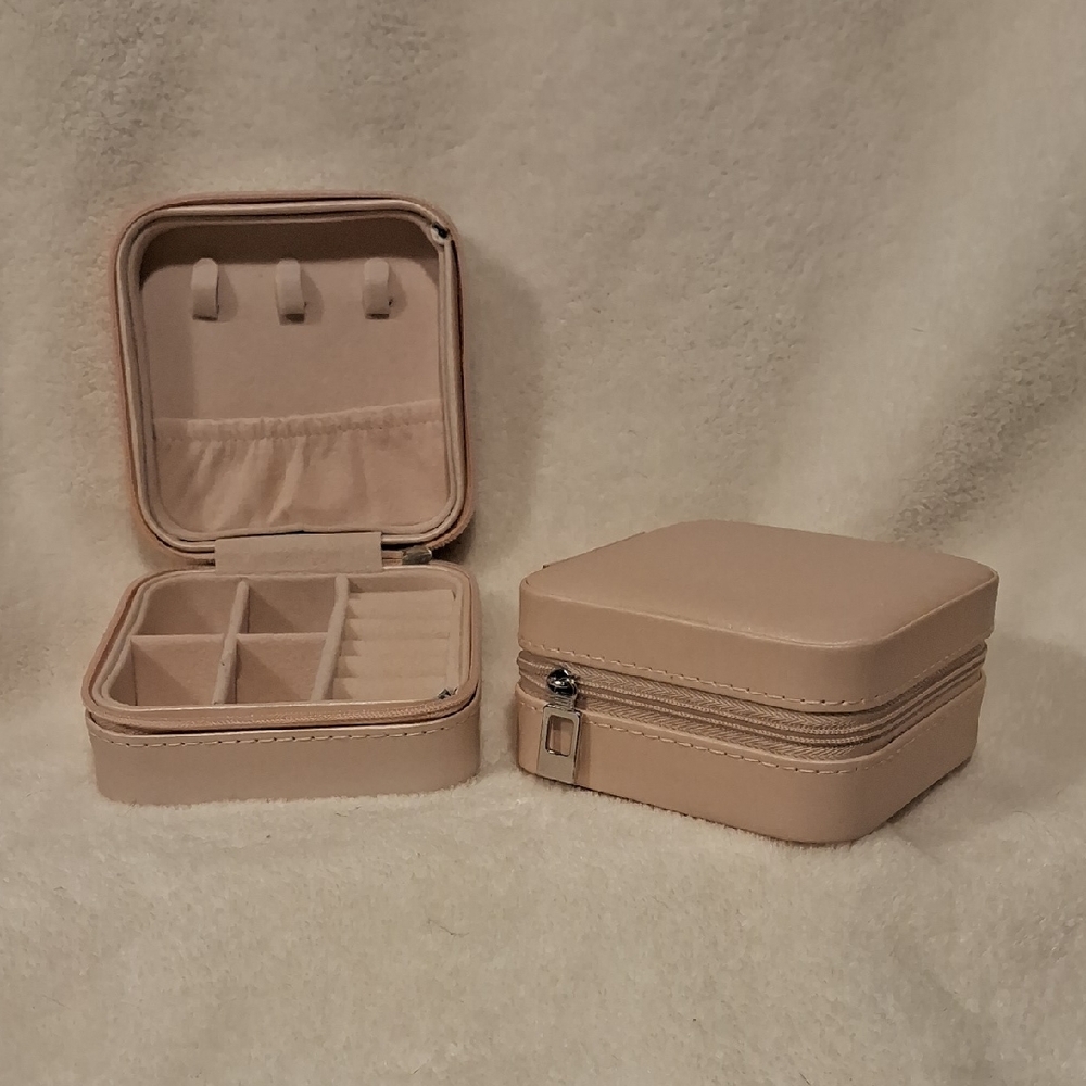 Compact Blush Pink Or Pearl White Jewelry Organizers